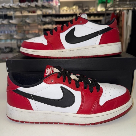 Size 7Y (8.5W)-Nike Air Jordan 1 Chicago Low 2016 709999-600 - Picture 1 of 7